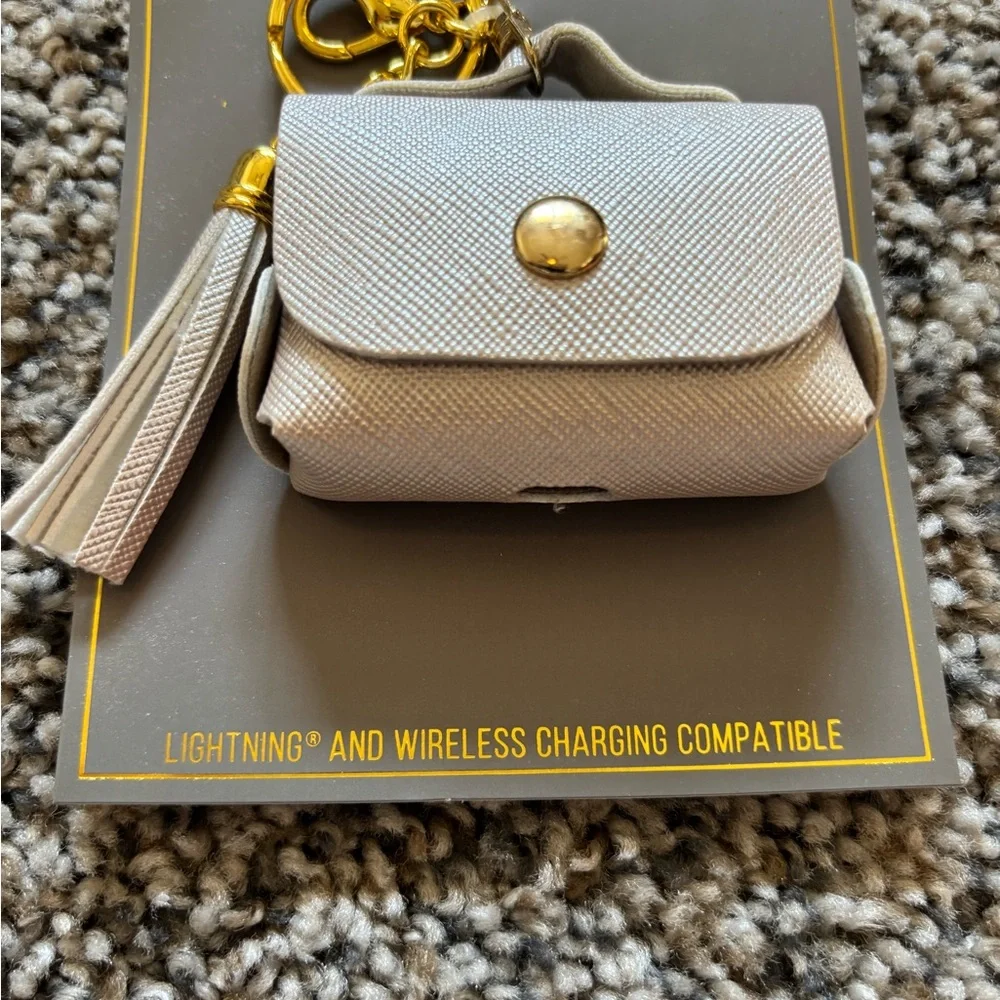 Oliver Smith & Co AirPods Pro Clip On Case Shiny White W/ Gold Keychain Wireless